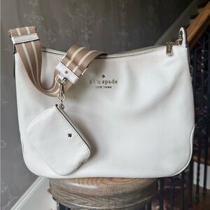 KATE SPADE cream, colored bag preowned very good condition. Zip closure.